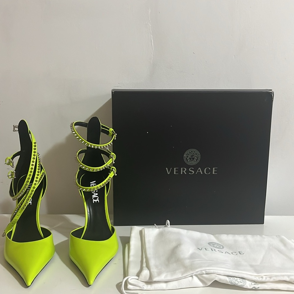 VERSACE Neon Green Studded Pin-Point embellished leather pumps Size 37